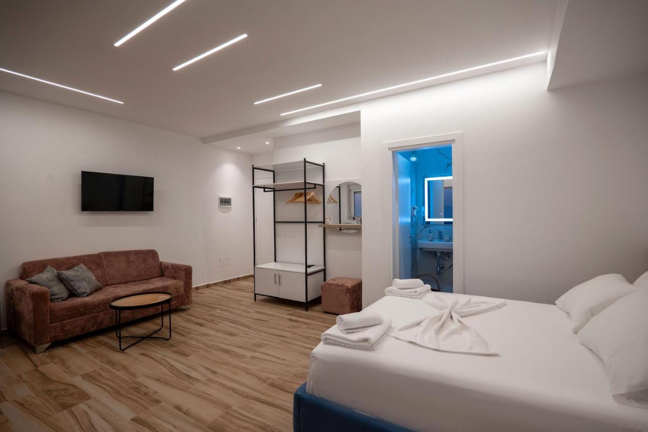 Deluxe Double Room with Balcony and Sea View