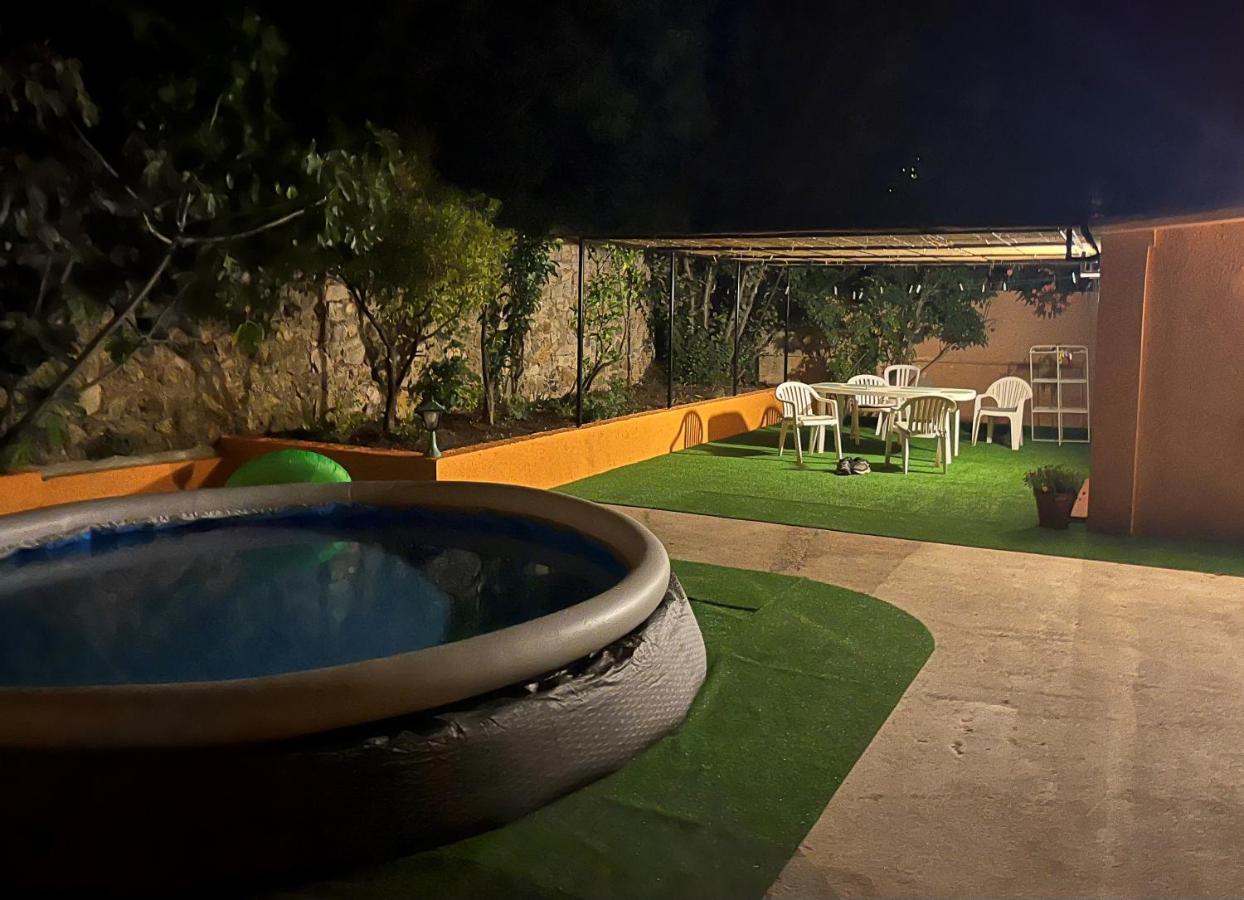 Ollioules, au coeur de la pinède, proche de la mer - B&B