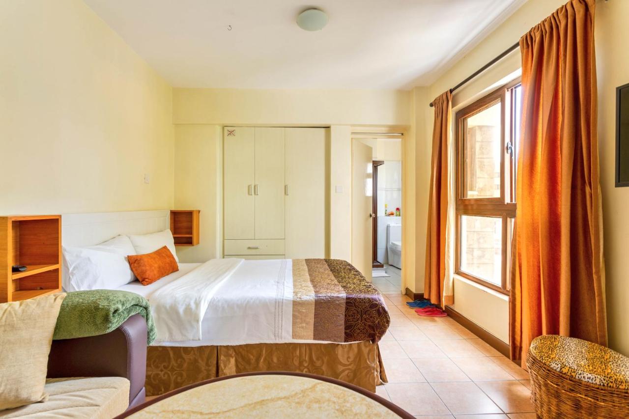 Rooftop Pool with City View - Studio - B&B Nairobi