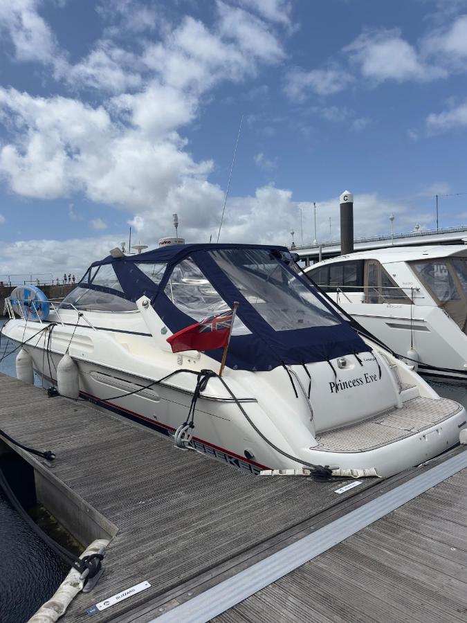 Boat Accommodation Ltd - B&B