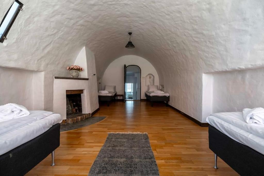 Spacious and central 4BDR apartment - Chambres d'hôtes Visby