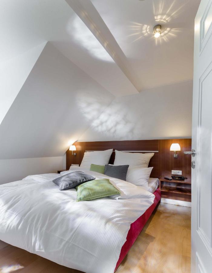 One-Bedroom Apartment 32RB8