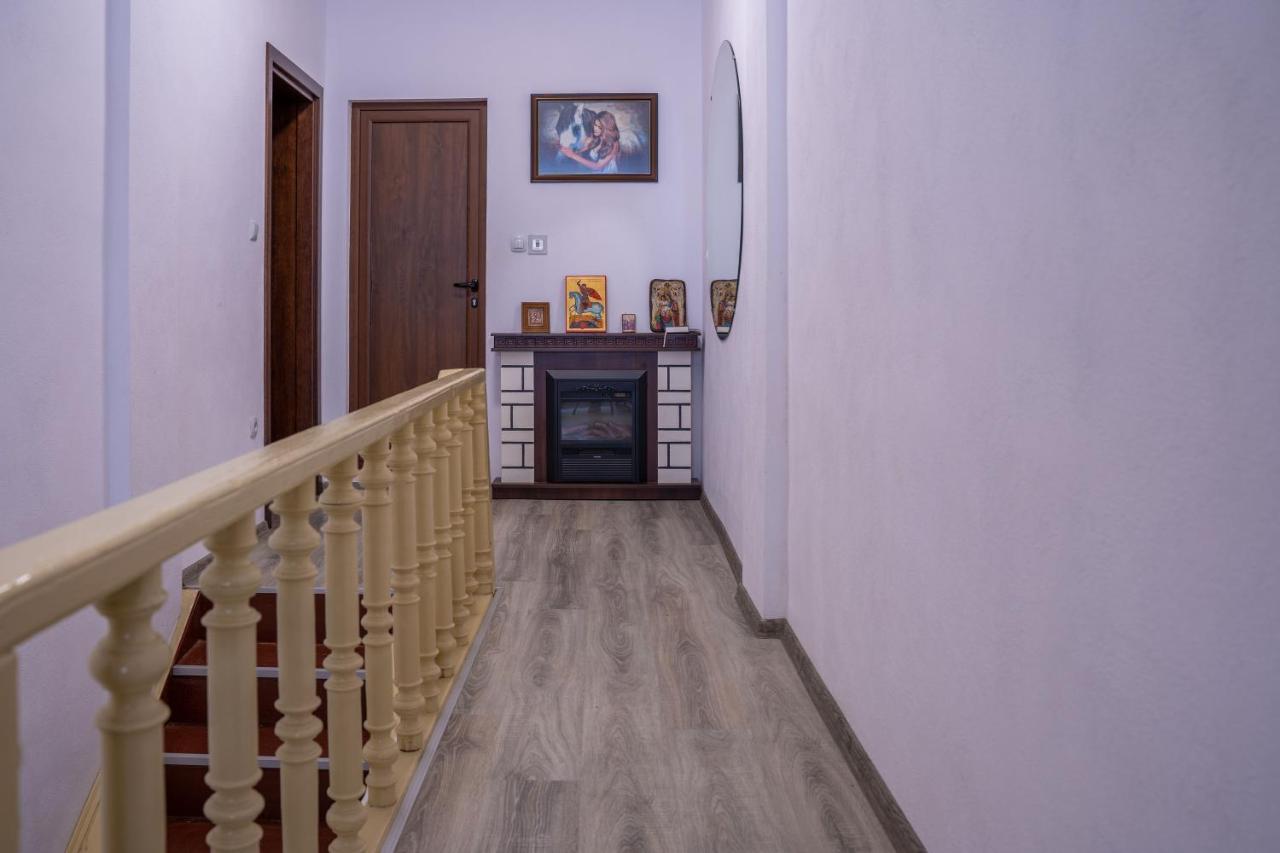 Апартамент в центъра на град Елена - B&B