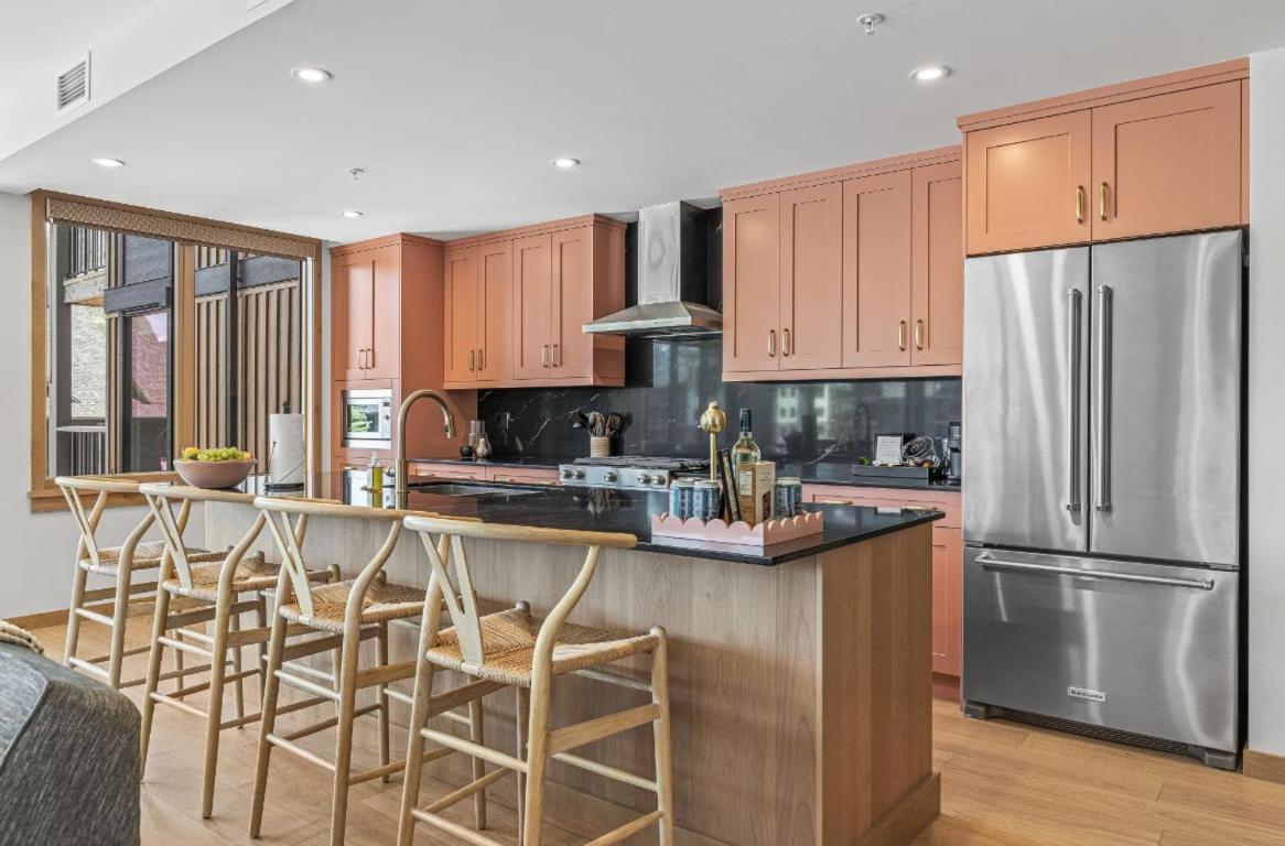 Rundle Lux Villa at Timberstone - Bed and Breakfast