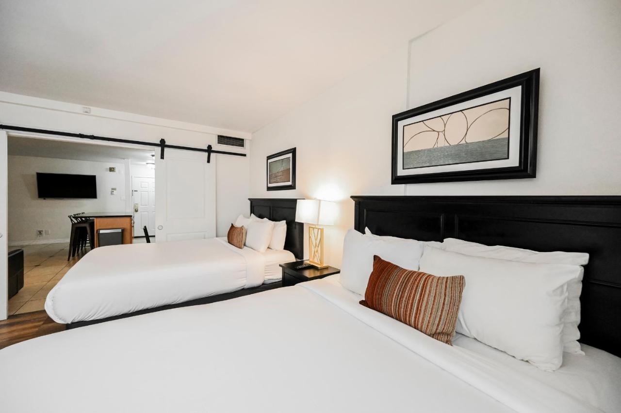 One Bedroom Center Strip