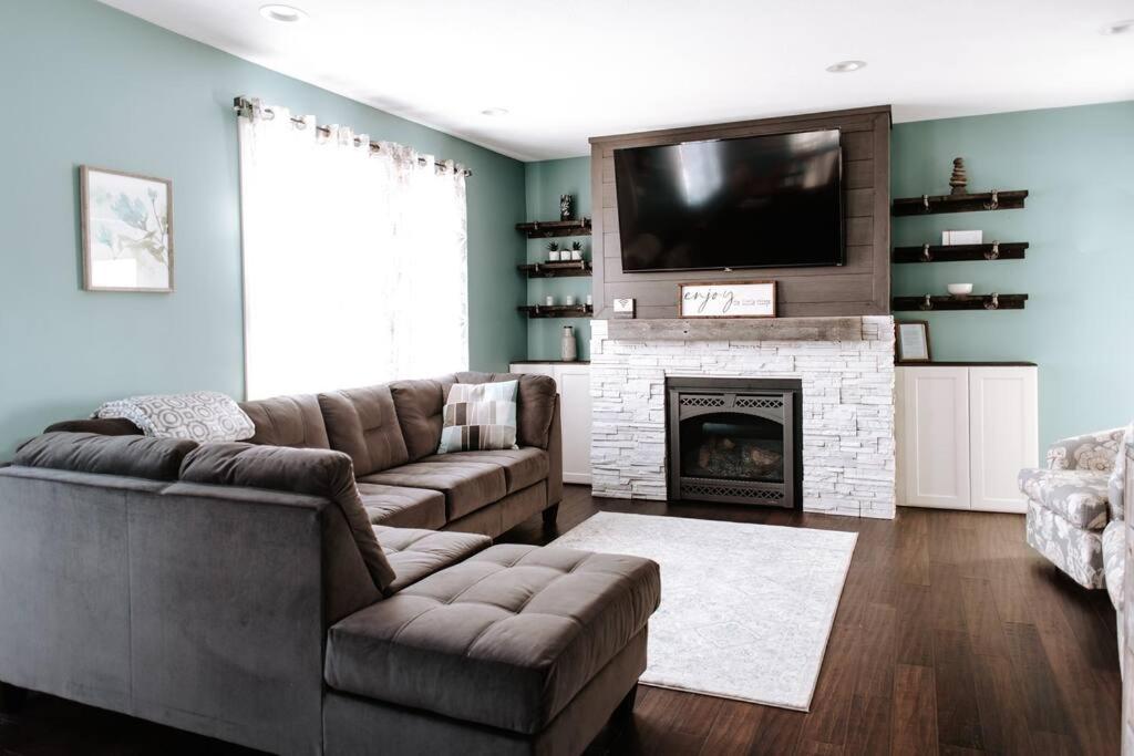 The Hermantown Hangout - B&B