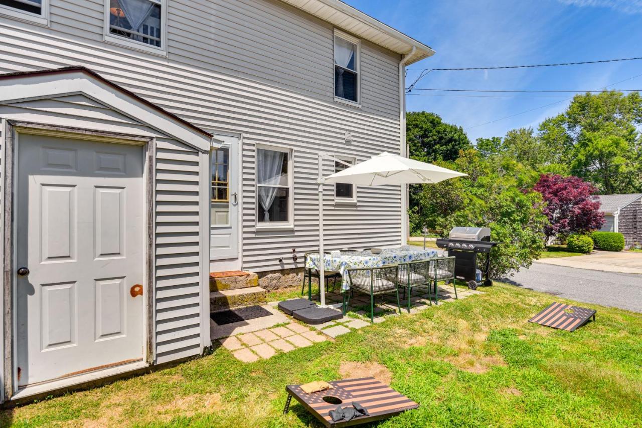 Wakefield Escape Walk to Downtown and Near Beaches! - Bed and Breakfast
