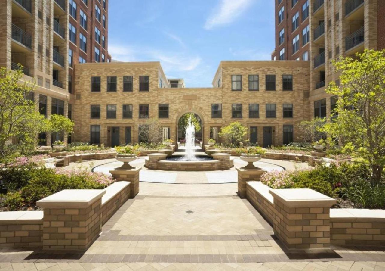 Splendid 2 BR Condo At Pentagon City - B&B