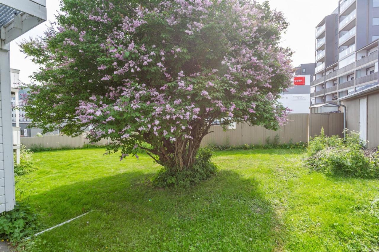 Entire 2-Bedroom Apartment with Private Entrance Near Tromsø City Centre - Chambres d’hôtes