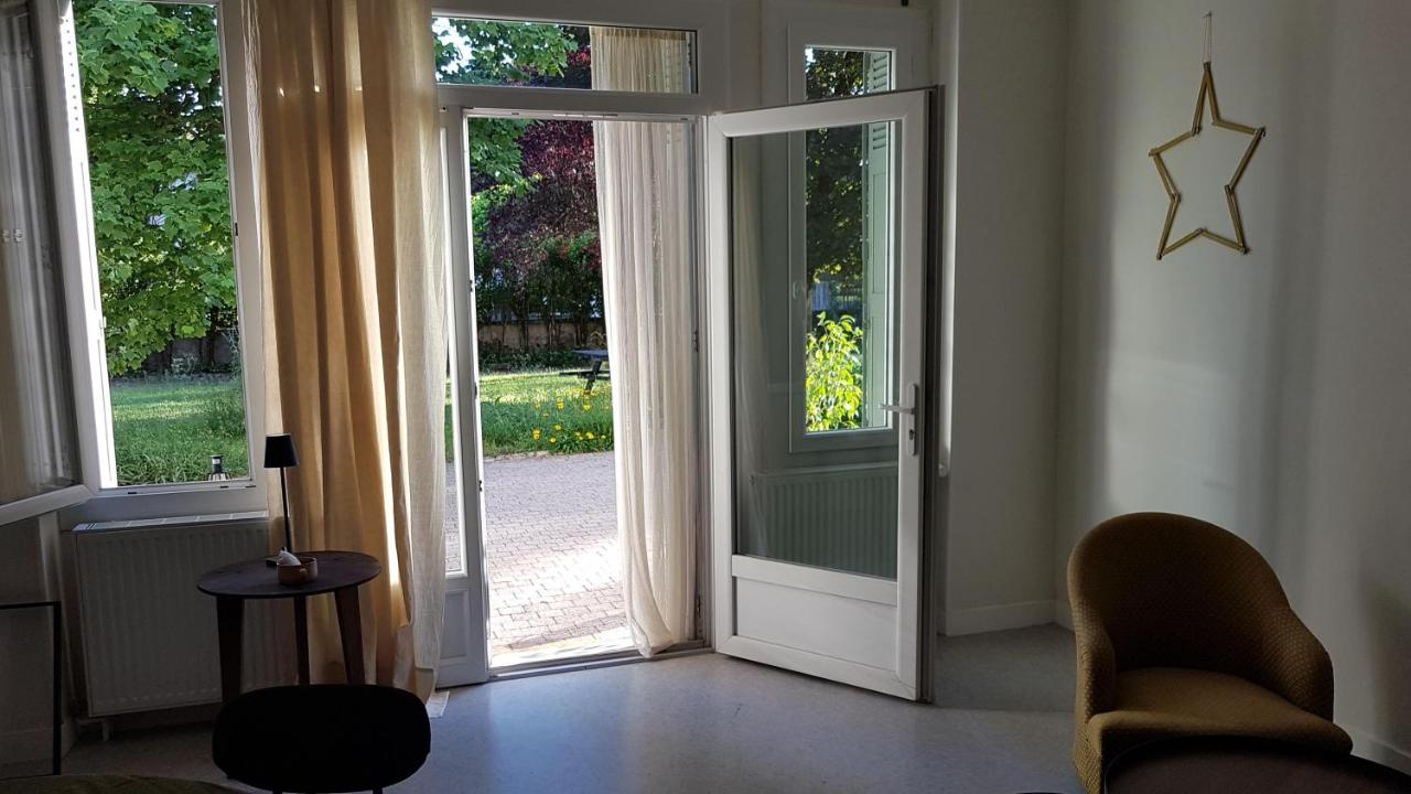 La Maison, Studio avec parc arboré, local vélo moto - B&B
