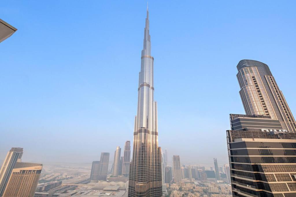 Luxury 4BR Flat, Downtown Dubai, Pool, Gym, PS5, Sleeps 11 Guests - B&B