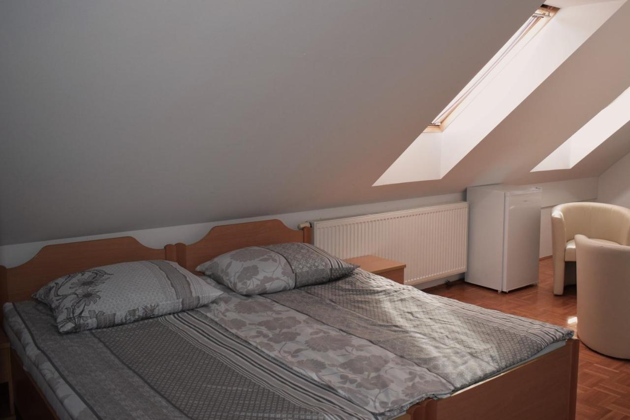 Basic Triple Room