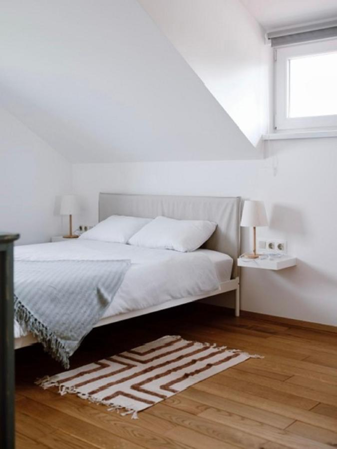 Appartamento con 2 Camere da Letto e Balcone