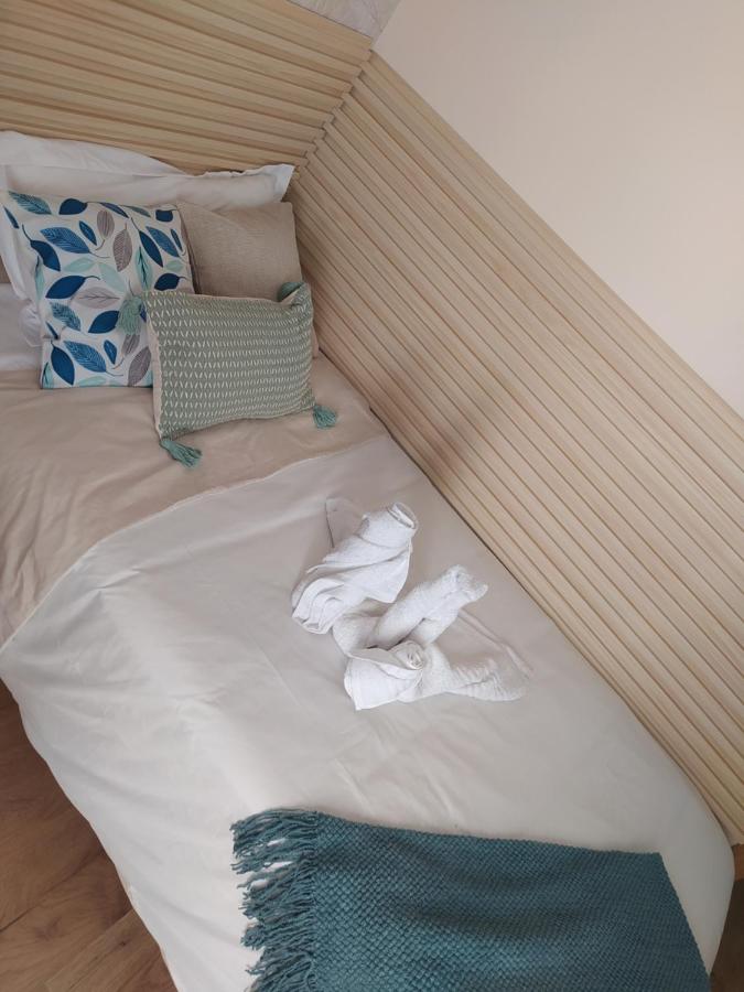 Single Room with Shared Bathroom