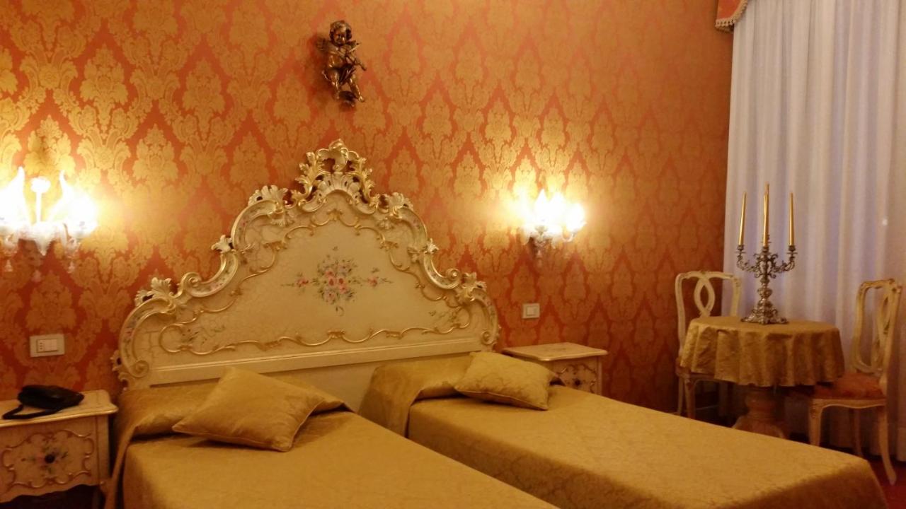 Camera Matrimoniale/Doppia con Letti Singoli