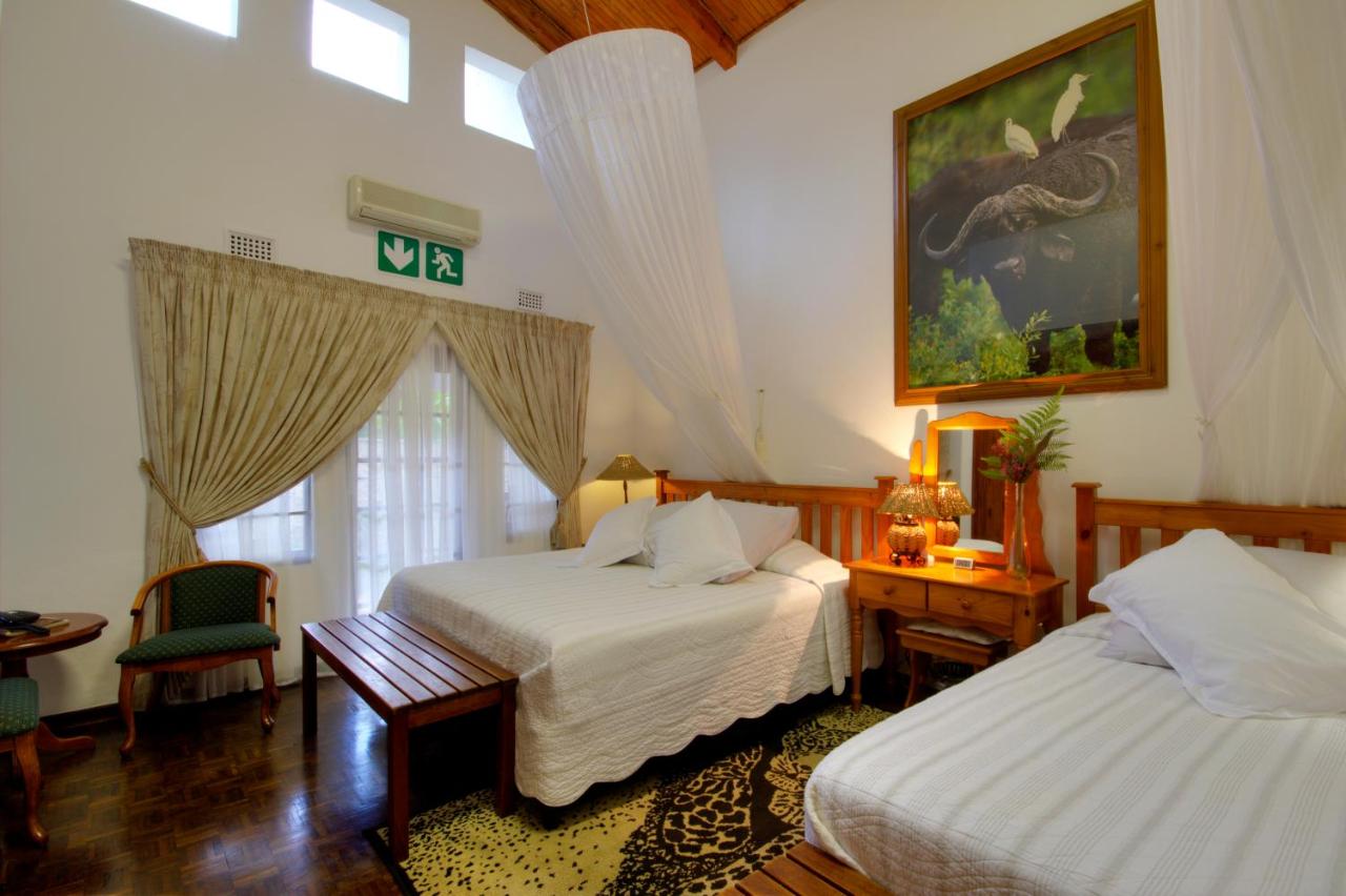 Deluxe Zimmer mit Kingsize-Bett und einem Zustellbett