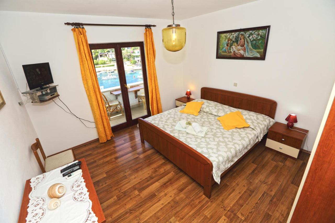 One-Bedroom Apartment with Sea View and Balcony