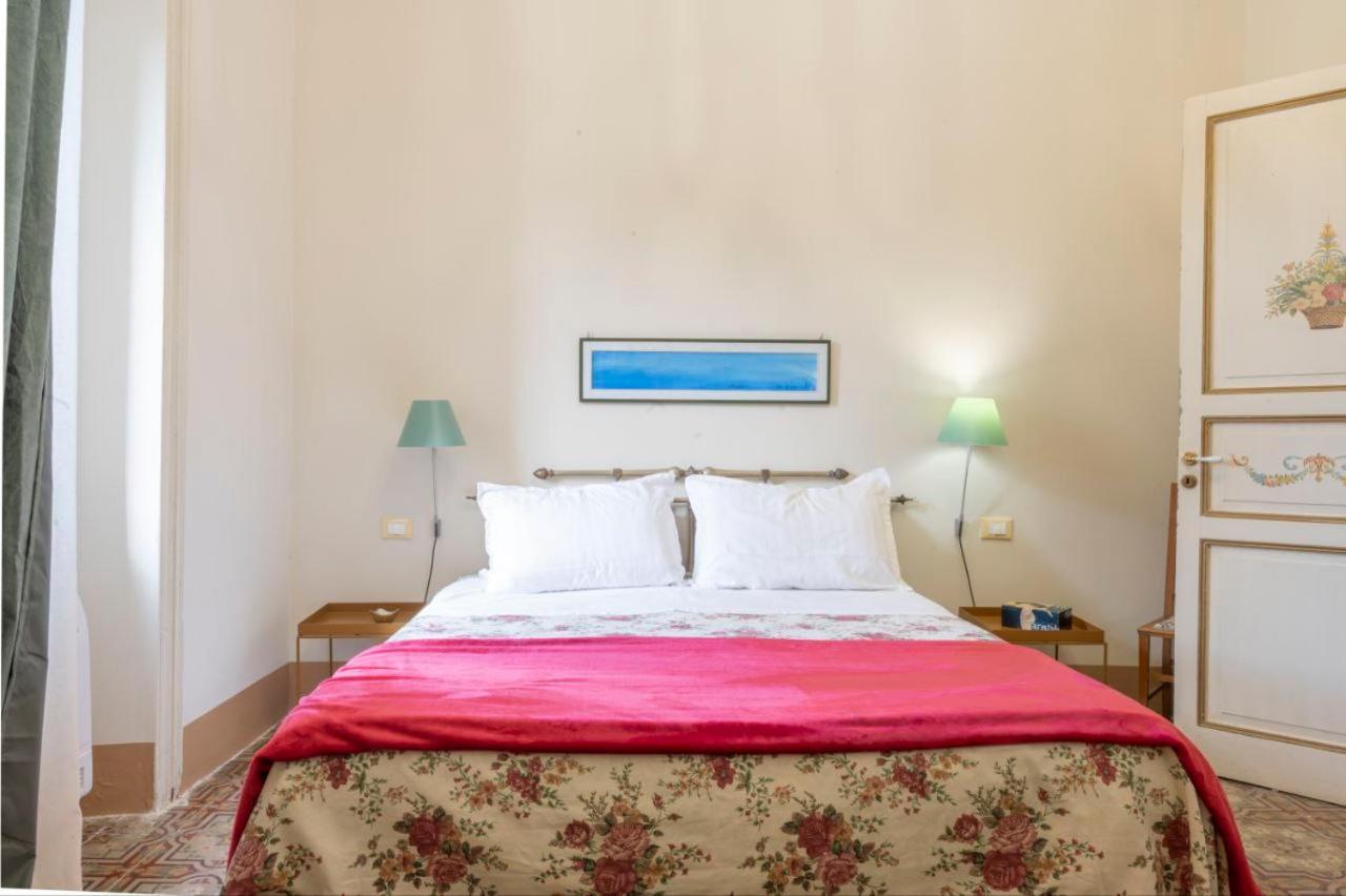Deluxe Double Room with Side Sea View
