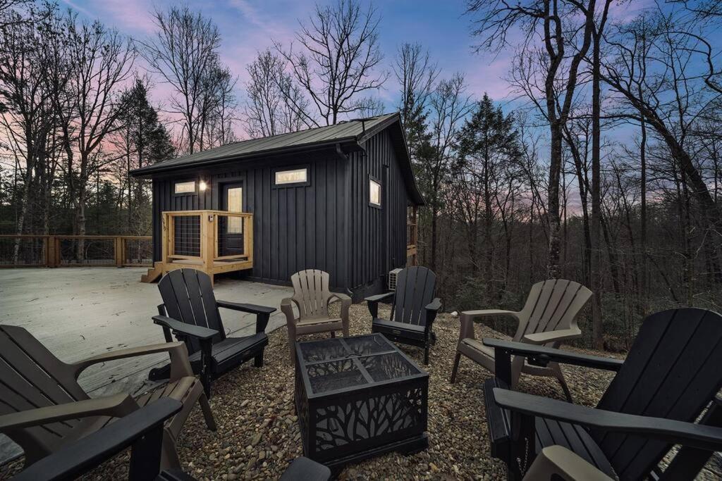 Dreamy Cabin Near Gatlinburg Hot Tub Fire Pit Secluded and Cozy! - B&B Sevierville