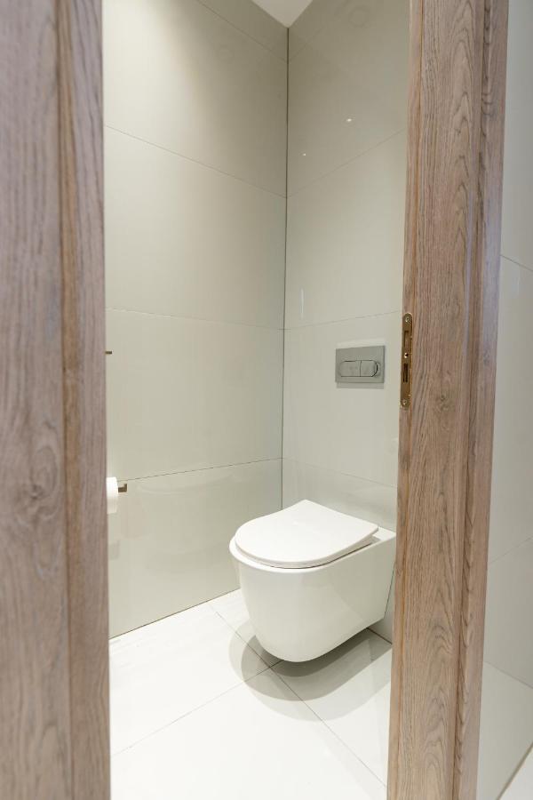 Deluxe Double Room (2 Adults + 1 Child)