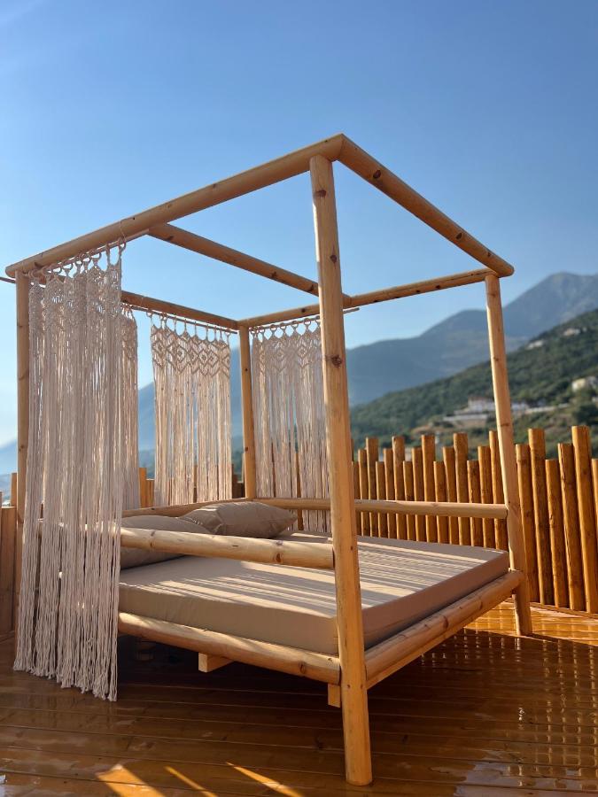 Camera Matrimoniale con Balcone e Vista Mare