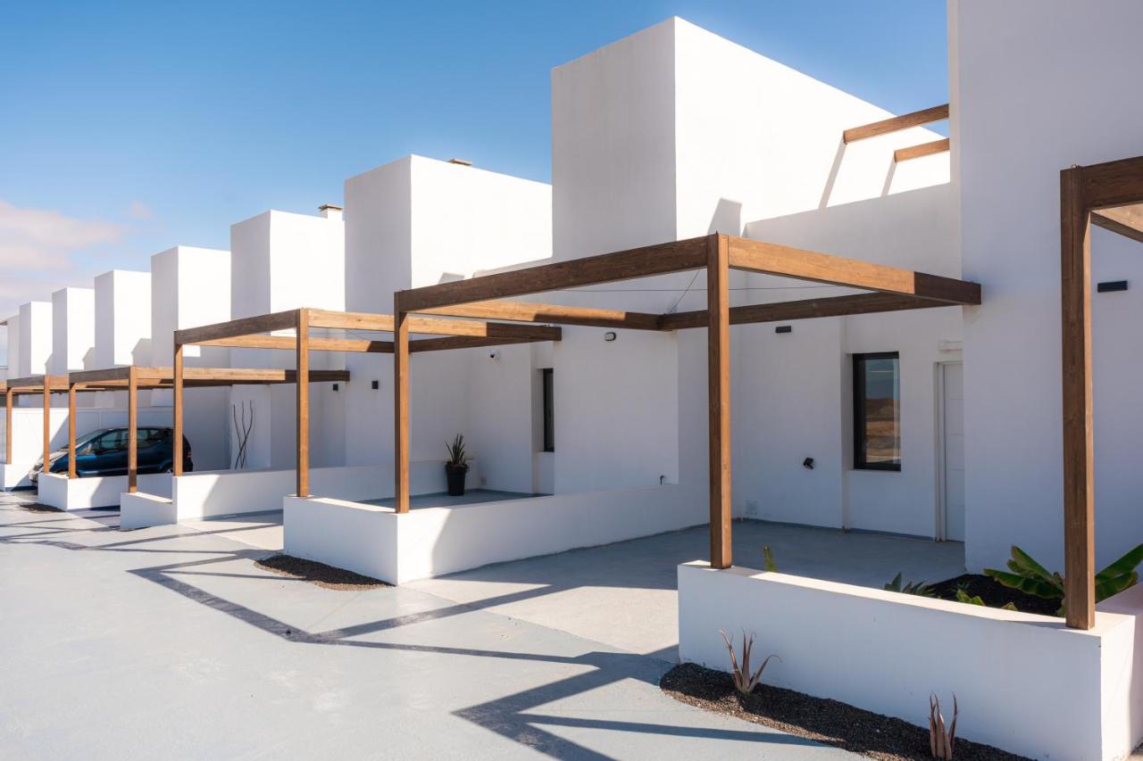 El Palmeral - Holiday Home with Terrace and Pool in Corralejo - Chambres d'hôtes Corralejo