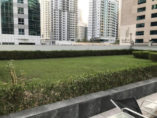 Bright and beautiful one bedroom apartment close to metro and beach - B&B