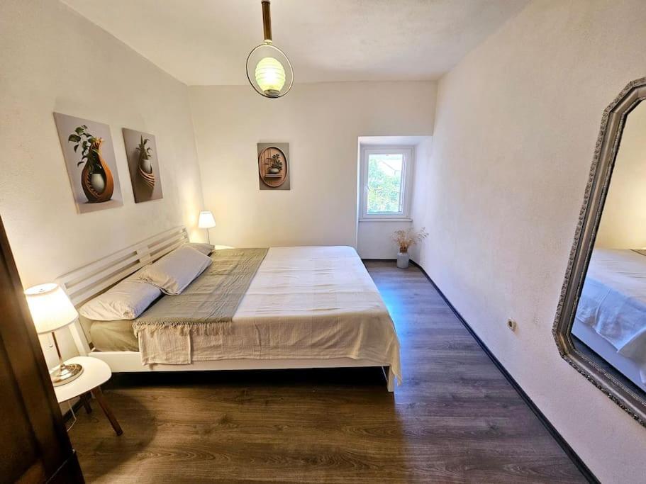 Renovated, dalmatian Stone House! - B&B