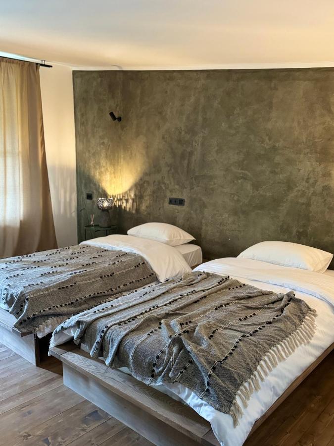 Zweibettzimmer mit Badewanne