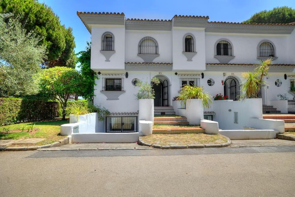 Marbella, Close to the Beach, Shared Pool, 5 Bedrooms - B&B Marbella
