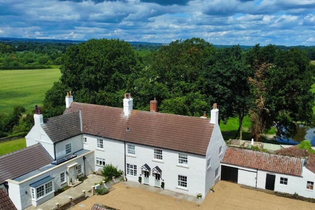 Moat Cottage, Newby Hall, Ripon, North Yorkshire - Bed and Breakfast