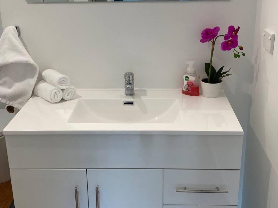 Sea-Renity Picton, Apt B - Ferienwohnung Picton