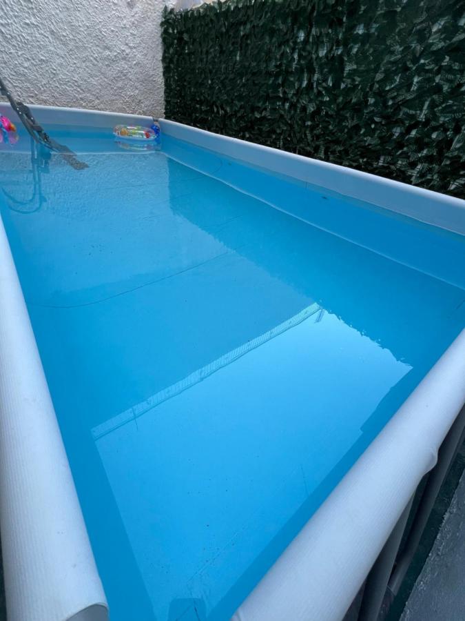 Oasis Pool Flat-near 2 metro stations- - B&B