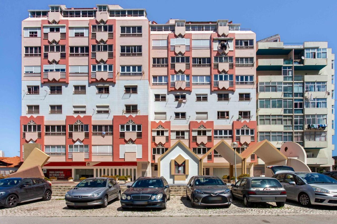 Near Beach - Family - Sleeps 4 - WiFi - Parking - Chambres d’hôtes Costa da Caparica