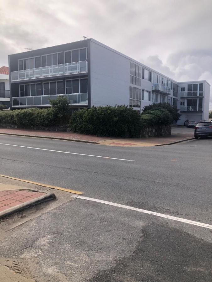 1 BR Oceanview - Glenelg South - B&B