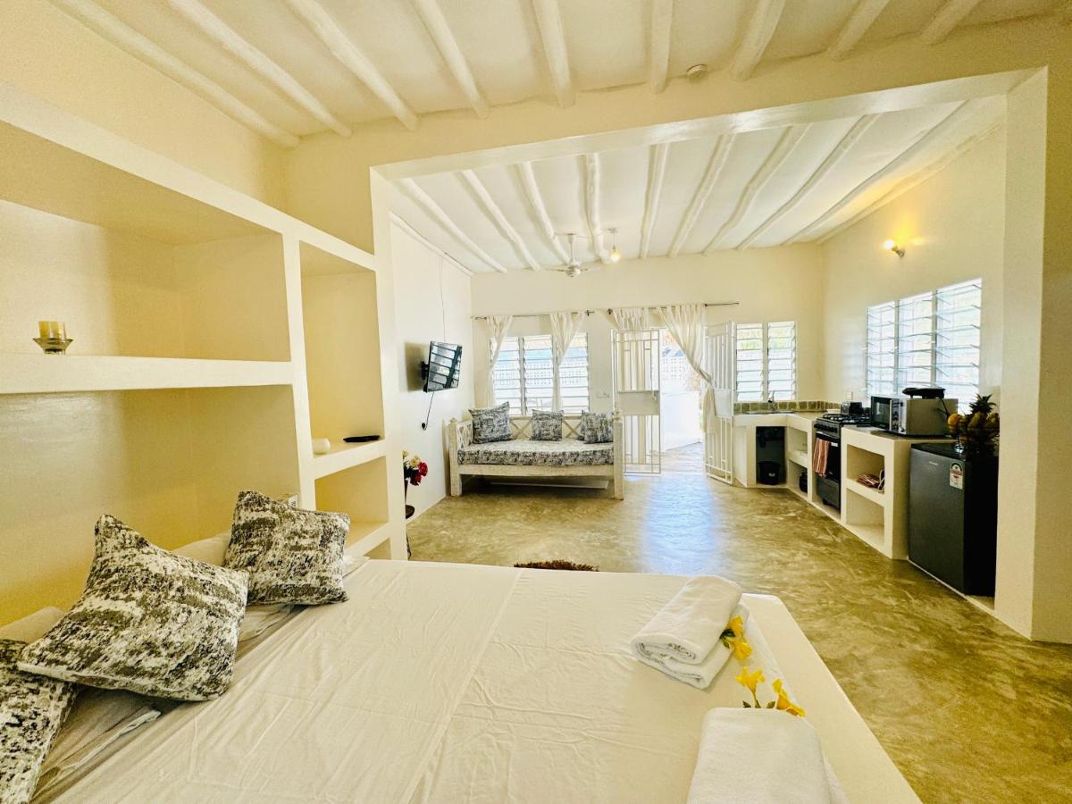 One-Bedroom Apartment with Pool View