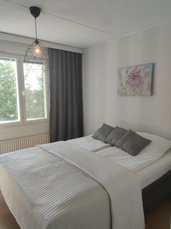 Saunallinen tilava kaksio keskustan ja rautatieaseman tuntumassa - B&B Hämeenlinna