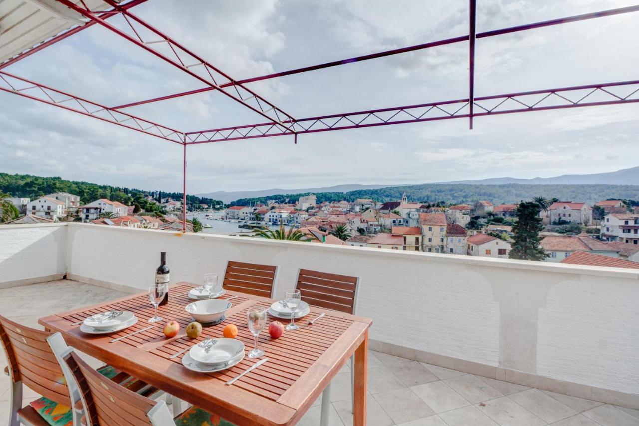 Apartment with beautiful view and big terrace - B&B Vrboska