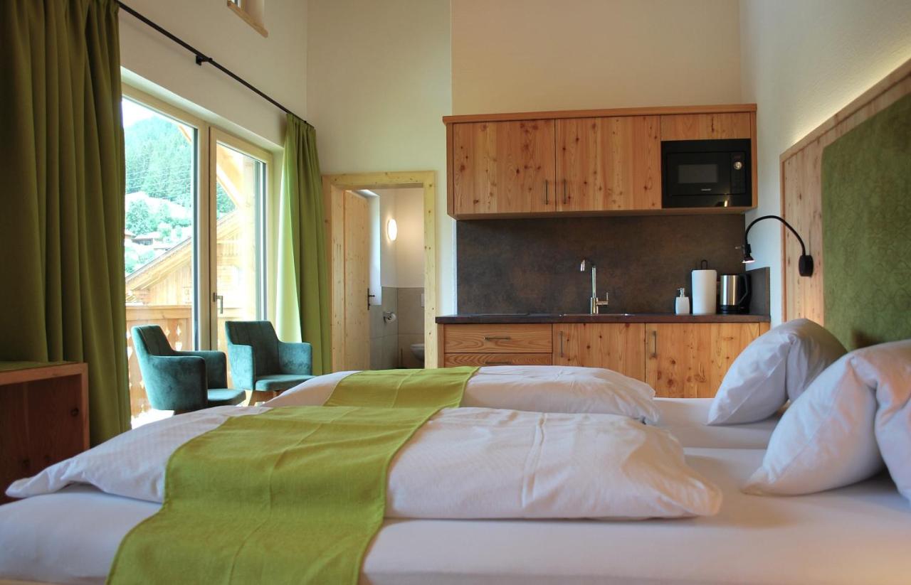 Chambre Double avec Balcon (2 Adultes + 1 Enfant)
