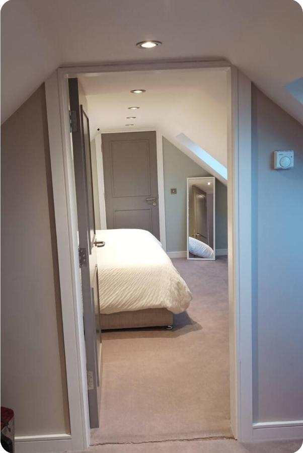 Basic, Warm, Cosy, Private Little Chalet - B&B Caherphuca