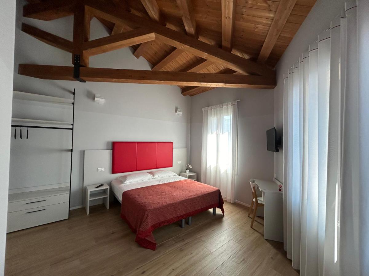 Deluxe Room (2 Adults + 1 Child)