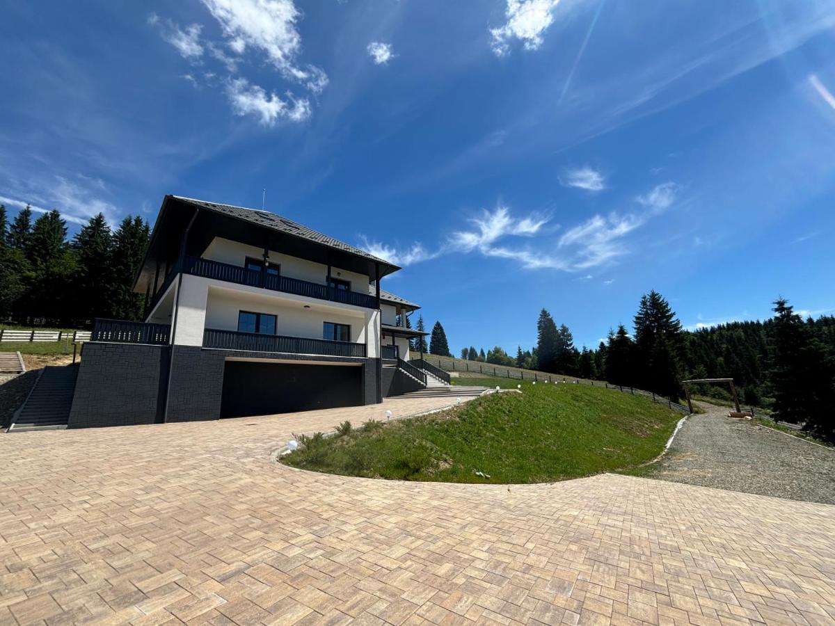 Tihuța Village - B&B