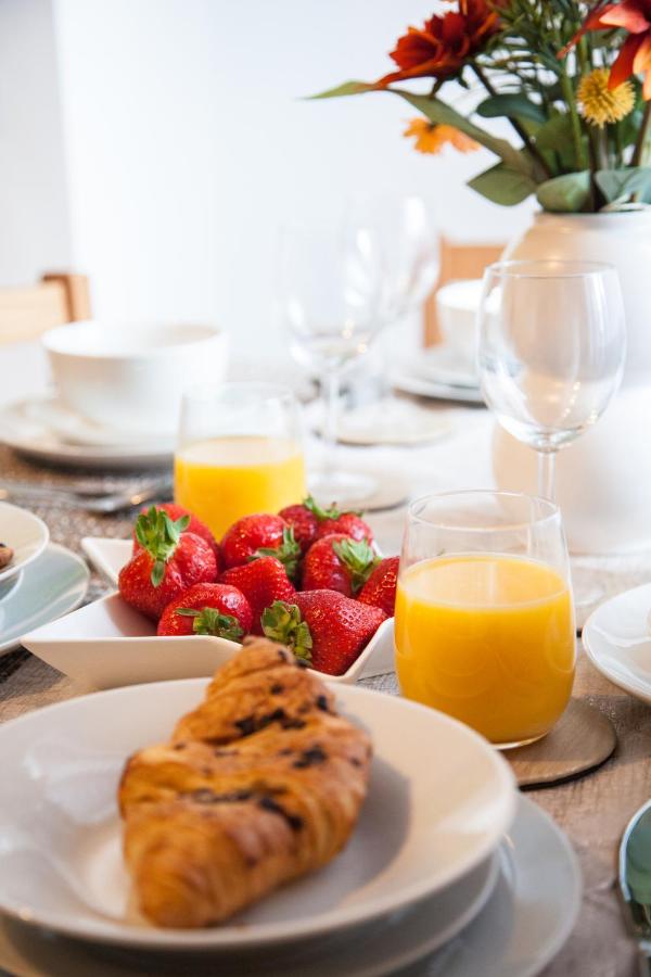 Stylish Home, hosted by ESONGRACE Stays, Stoke-on-Trent - Perfect for Families - Contractors - Holiday makers - Emergency Housing - Professionals, Relocators - Chambres d'hôtes Stoke-on-Trent