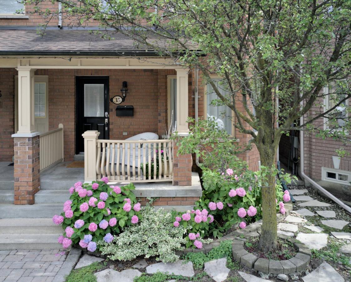 Welcome Home! Acores Bed & Breakfast - B&B Toronto