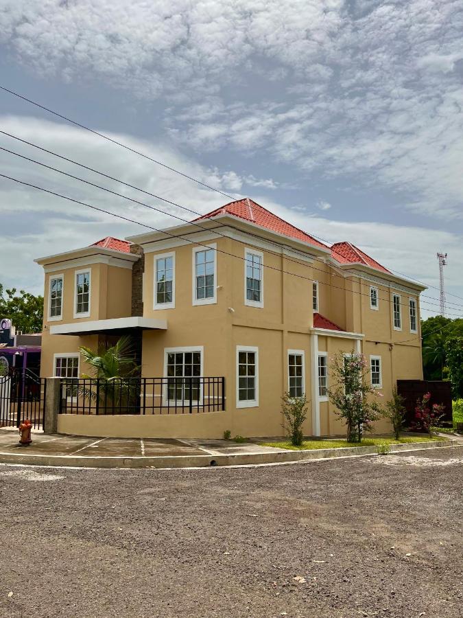 Private Spacious Modern 4BR Home with Full Kitchen - B&B