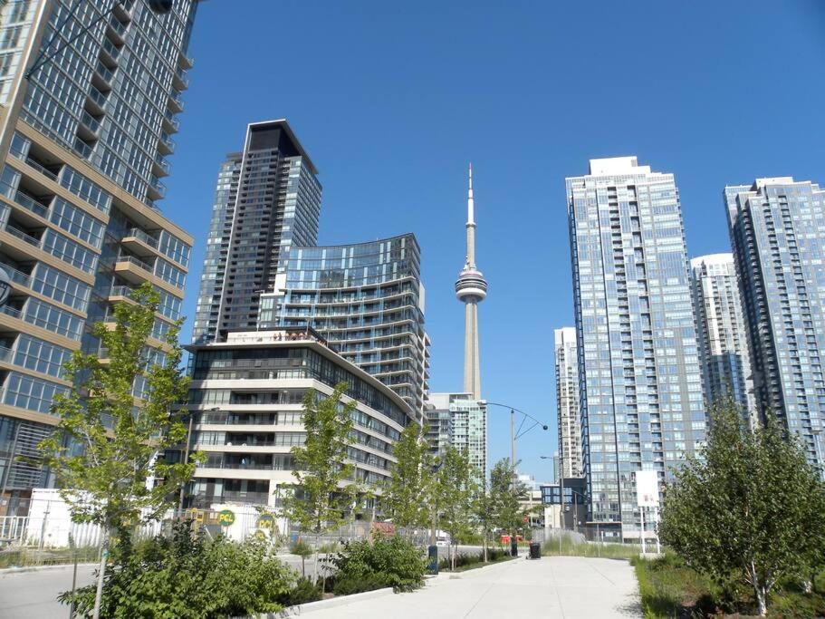 Stylish Condo Downtown Near CN Tower - Free parking - Ferienwohnung Toronto