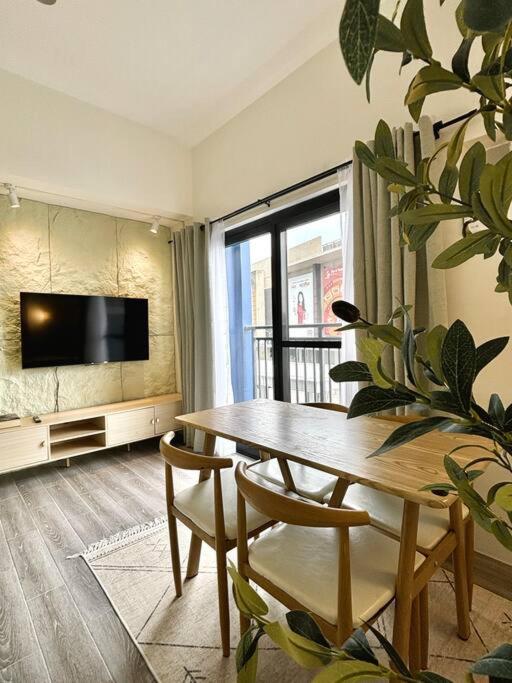 Studio Unit right beside Malls - B&B