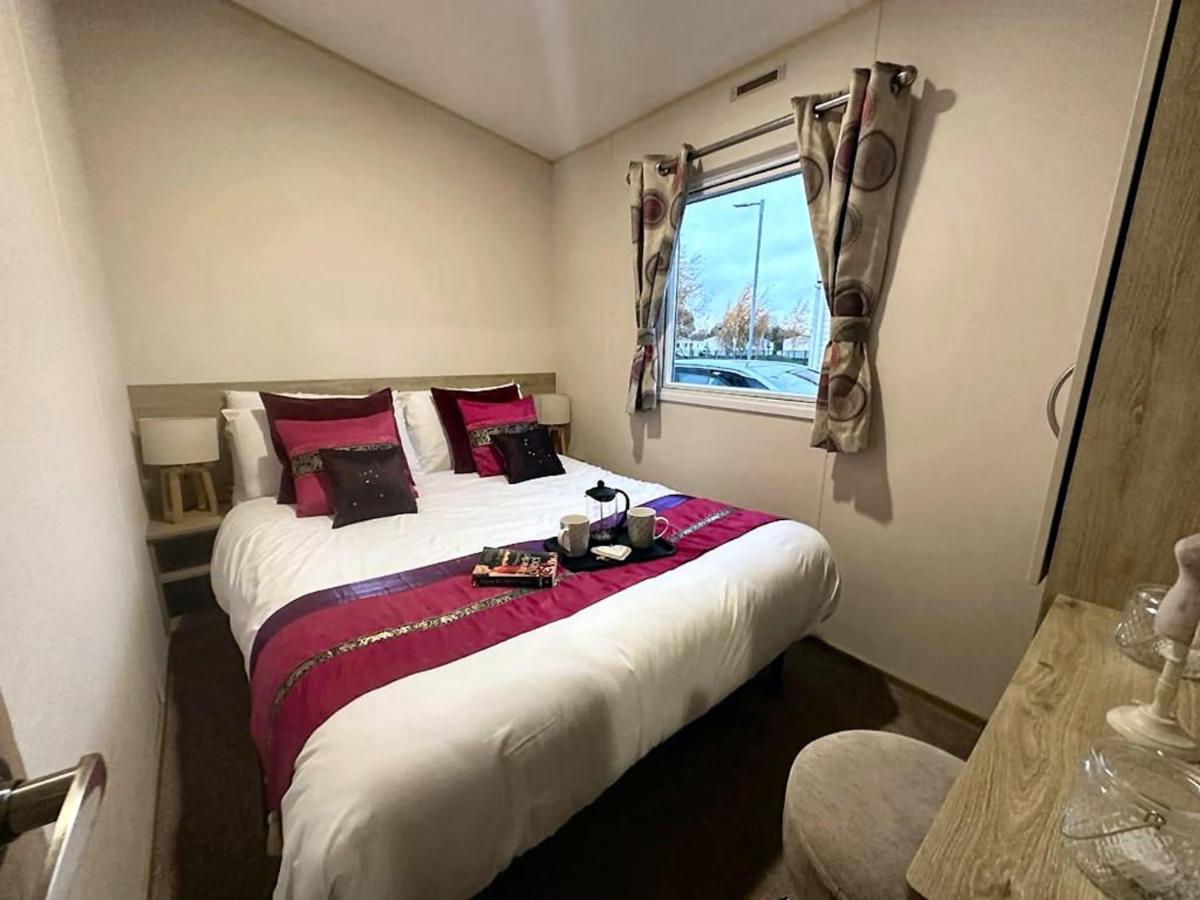 Forget-me-not stays holiday caravan- 3 Bedrooms - Bed and Breakfast