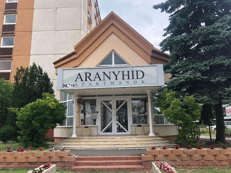 Aranypart Fészek Apartman - B&B