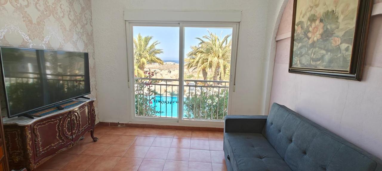 Apartment with Pool View 